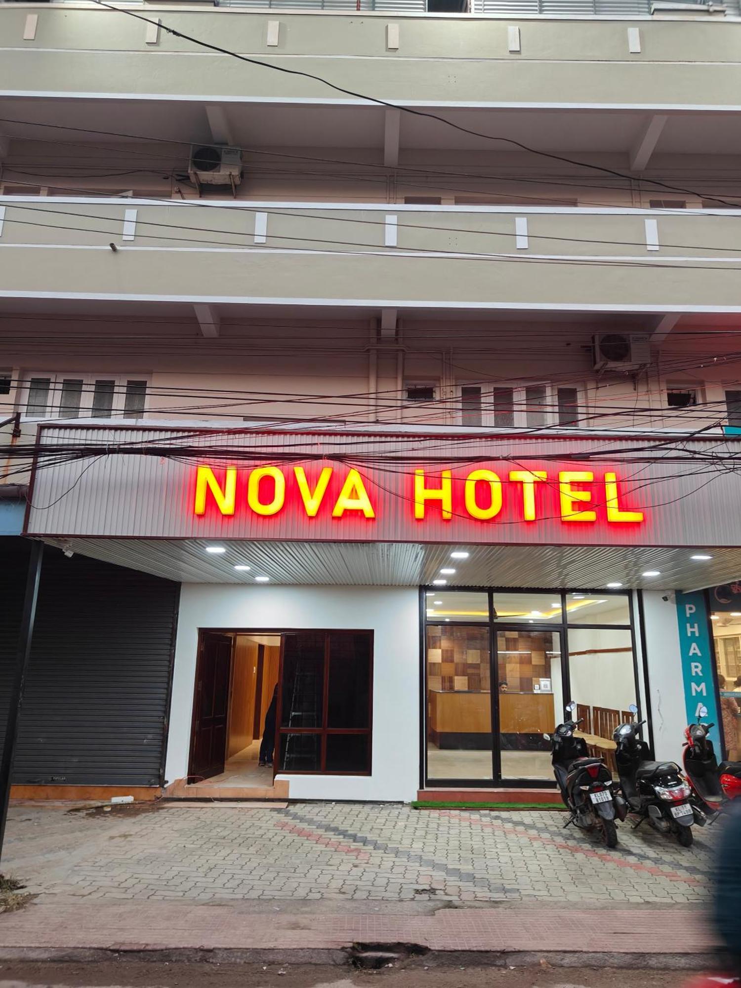 Hotel Nova Kochi Екстер'єр фото