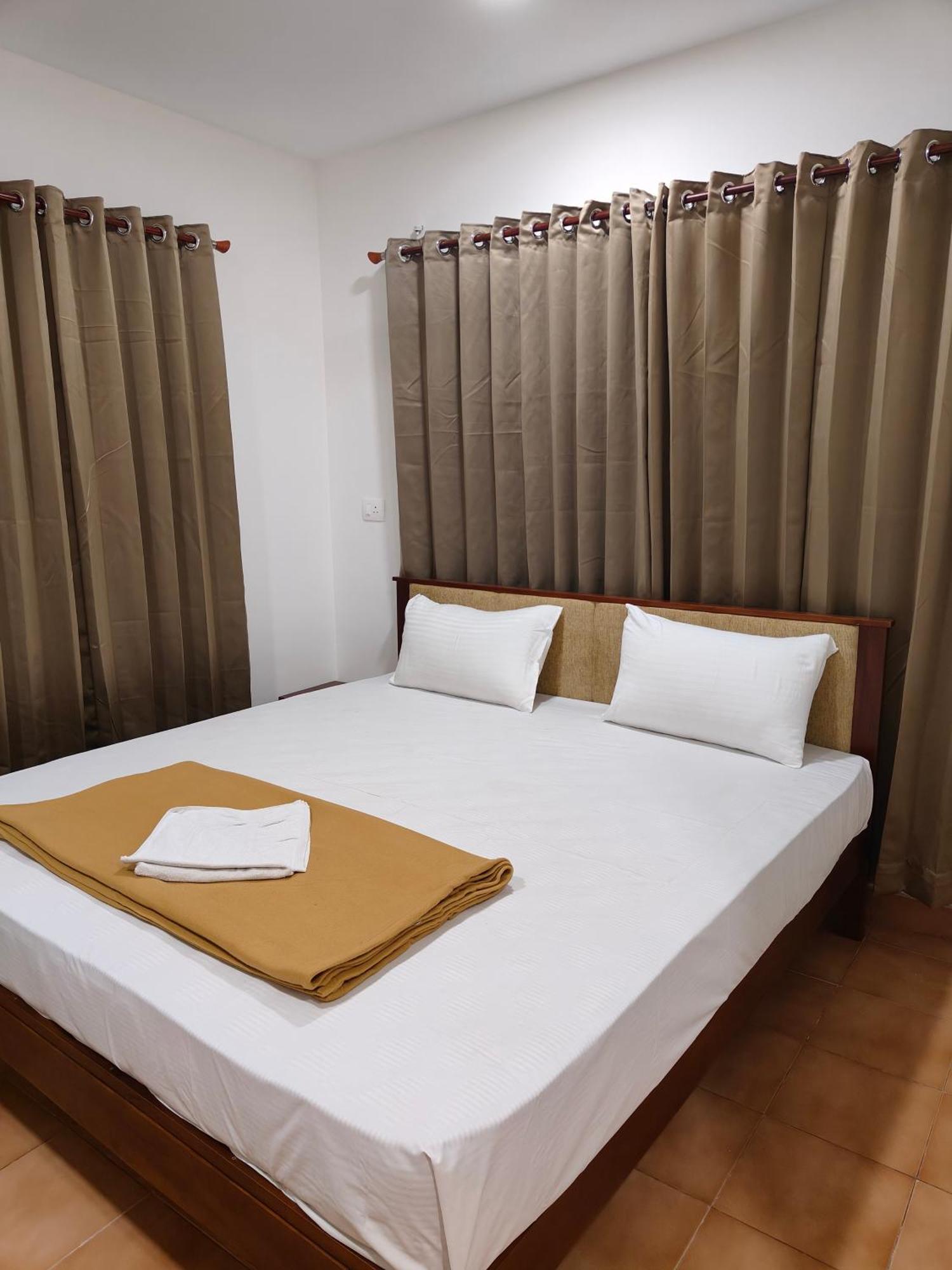 Hotel Nova Kochi Екстер'єр фото