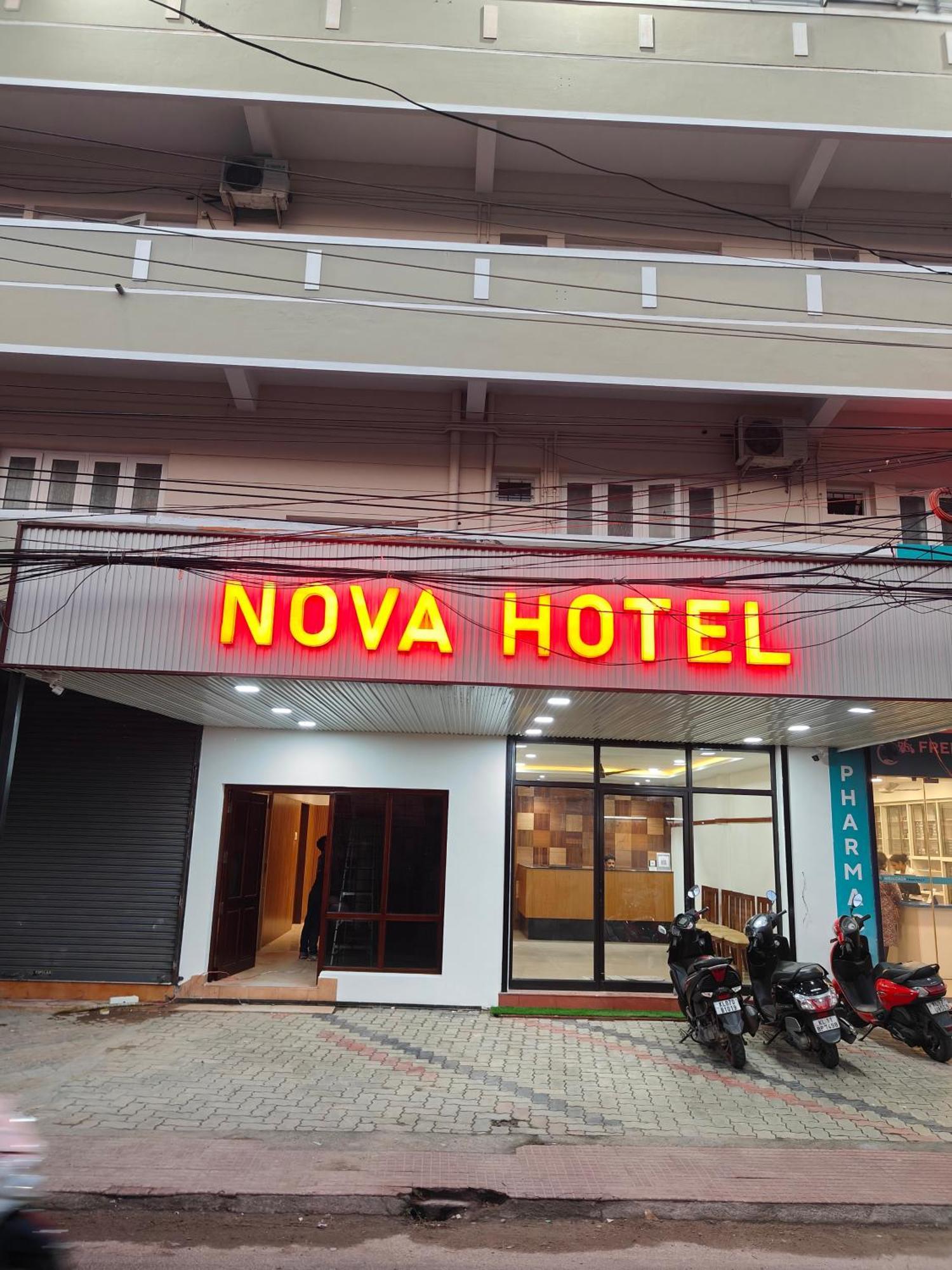 Hotel Nova Kochi Екстер'єр фото